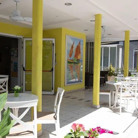 Lara Hotel 2*