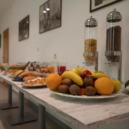 Hotel Lara 2*