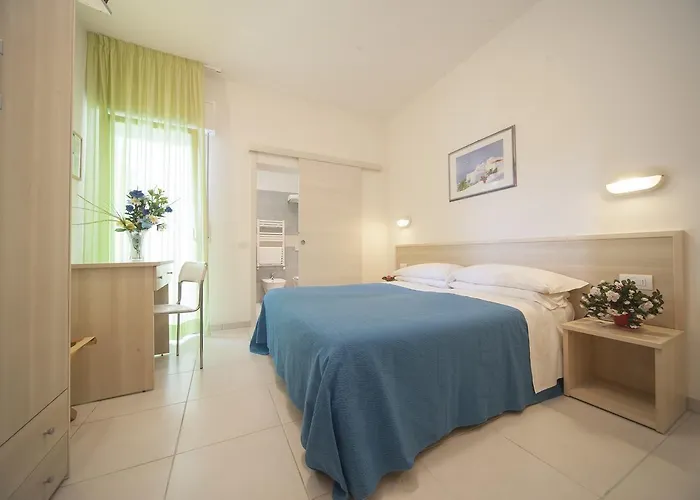 Lara Hotel 2*